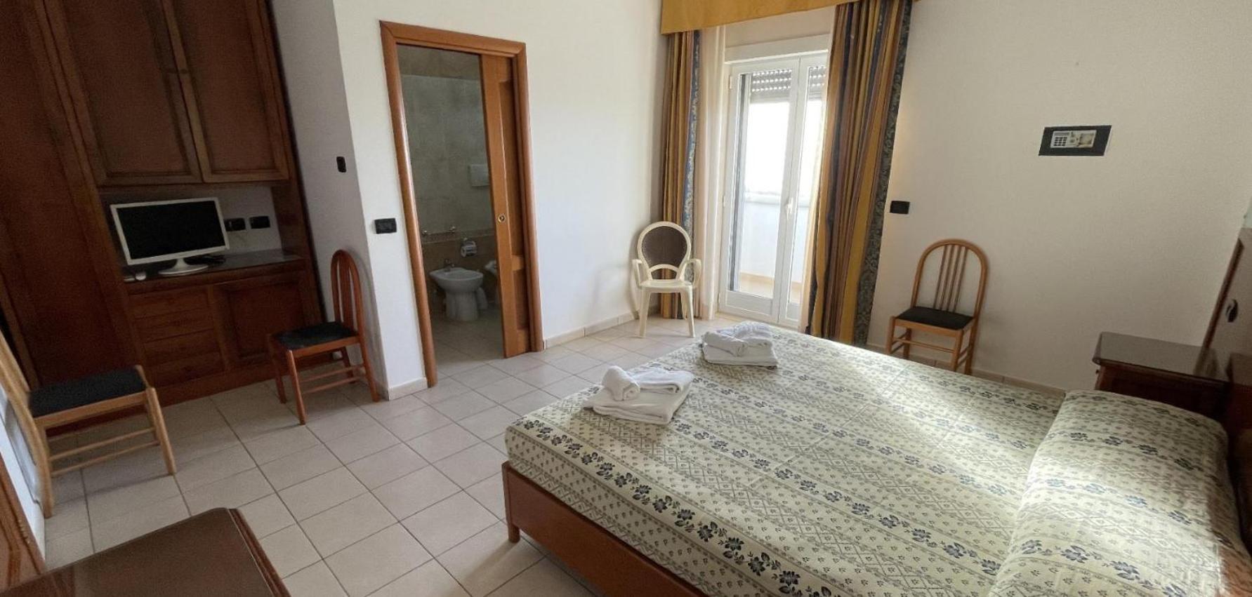 Hotel Dei Bizantini & Villaggio Campo Dei Messapi サン・ピエトロ・イン・ベヴァーニャ エクステリア 写真