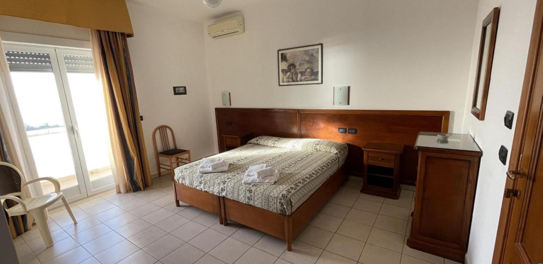 Hotel Dei Bizantini & Villaggio Campo Dei Messapi サン・ピエトロ・イン・ベヴァーニャ エクステリア 写真