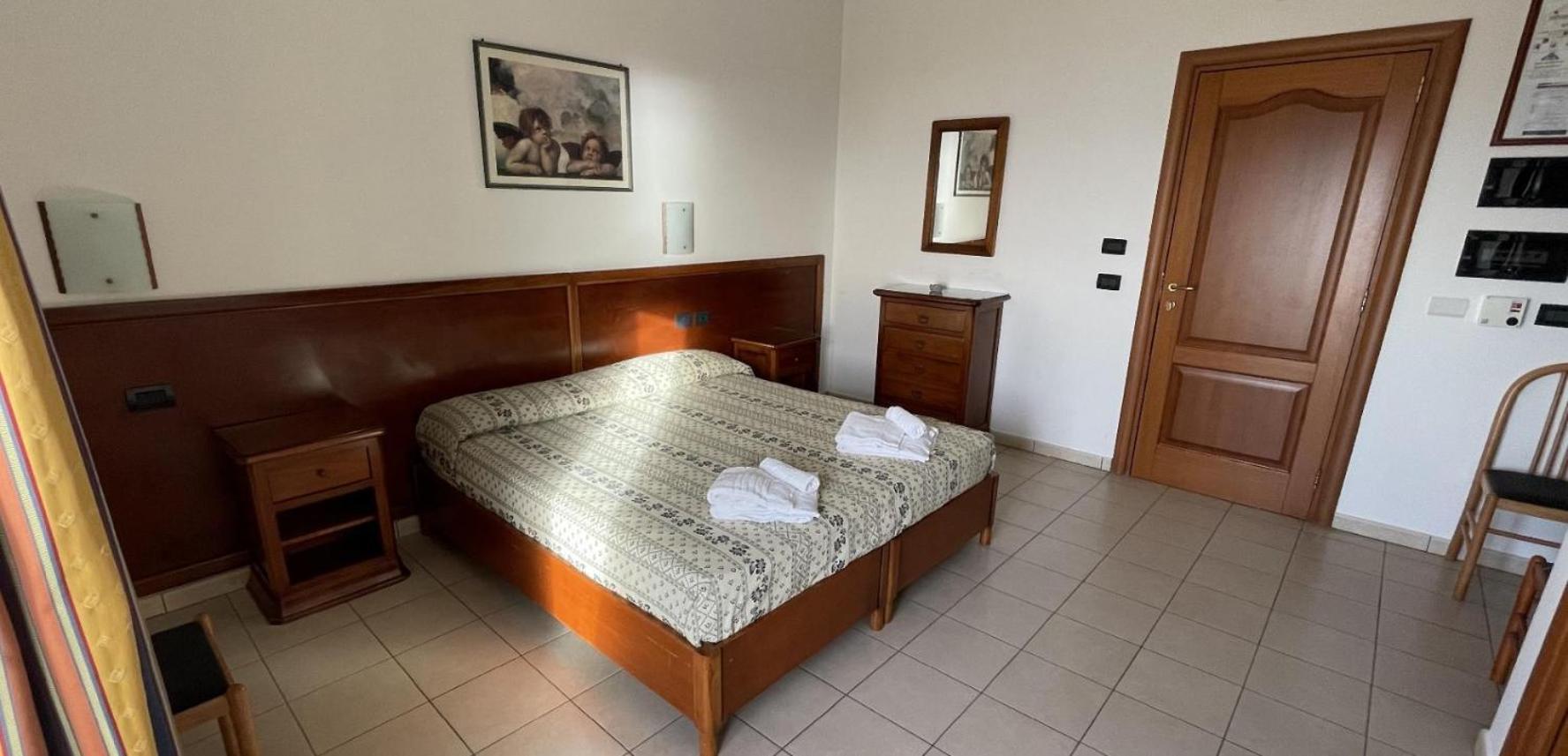 Hotel Dei Bizantini & Villaggio Campo Dei Messapi サン・ピエトロ・イン・ベヴァーニャ エクステリア 写真