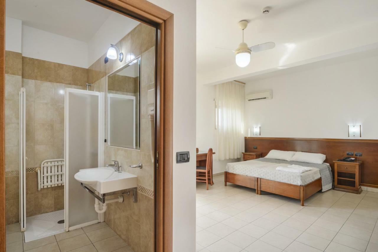 Hotel Dei Bizantini & Villaggio Campo Dei Messapi サン・ピエトロ・イン・ベヴァーニャ エクステリア 写真